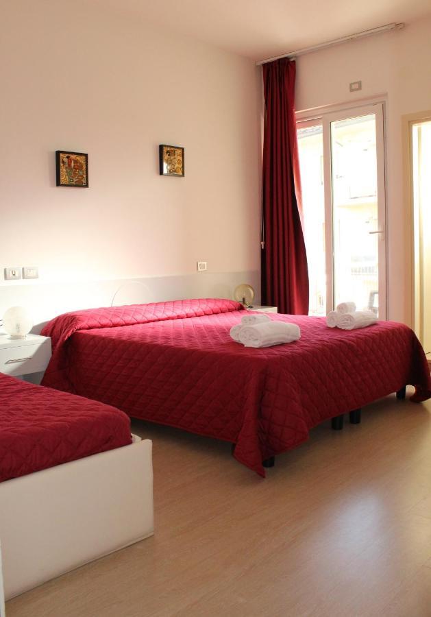 Hotel Morolli Римини Экстерьер фото