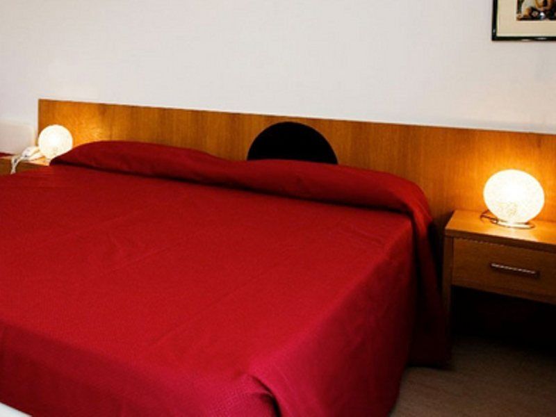 Hotel Morolli Римини Экстерьер фото