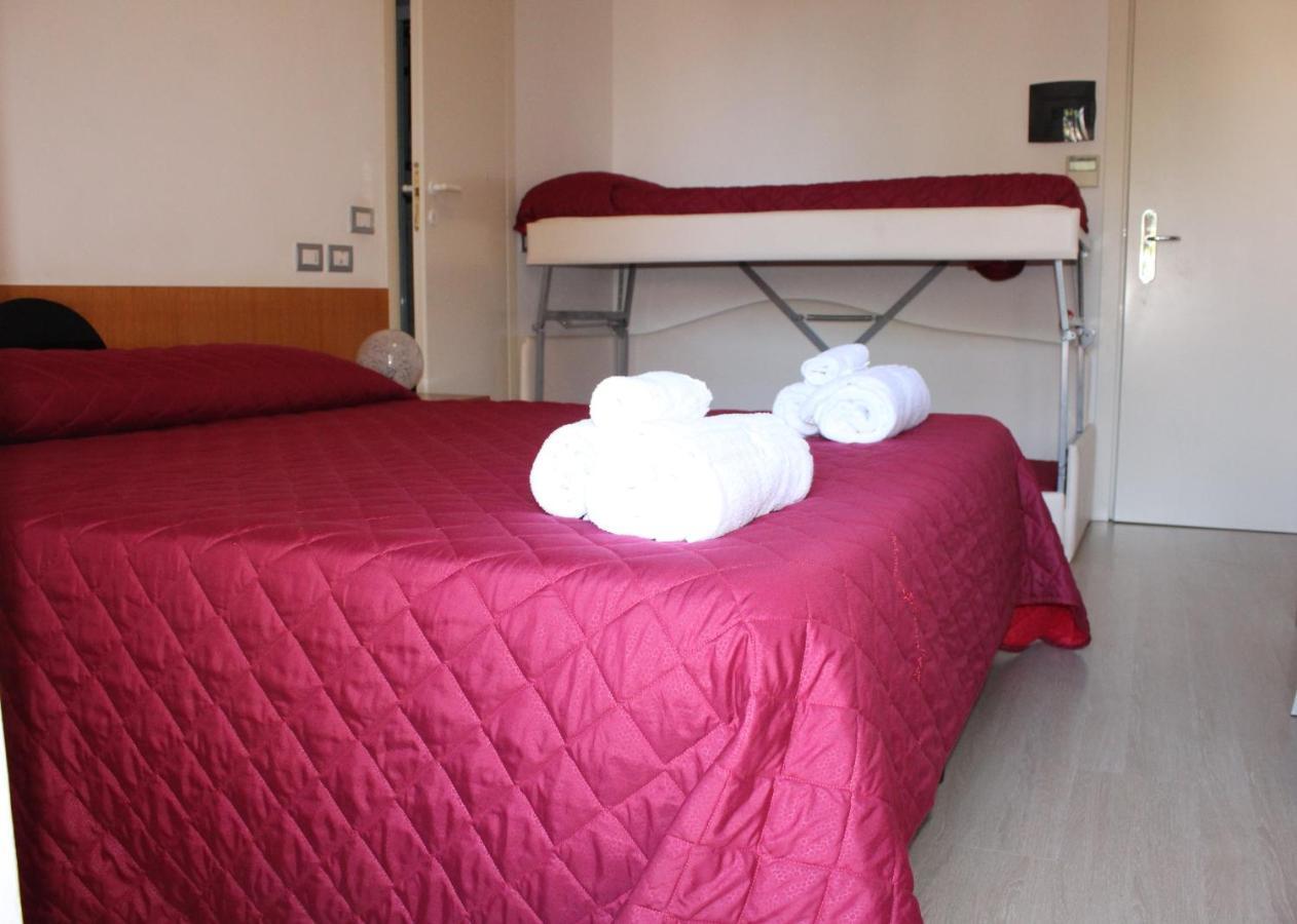 Hotel Morolli Римини Экстерьер фото